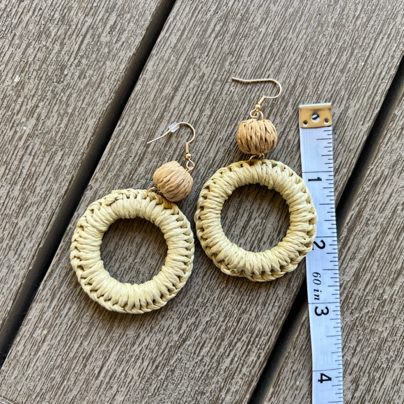 🌴Tropical raffia drop earrings. Round open circle attached round raffia bead. - Picture 4 of 8